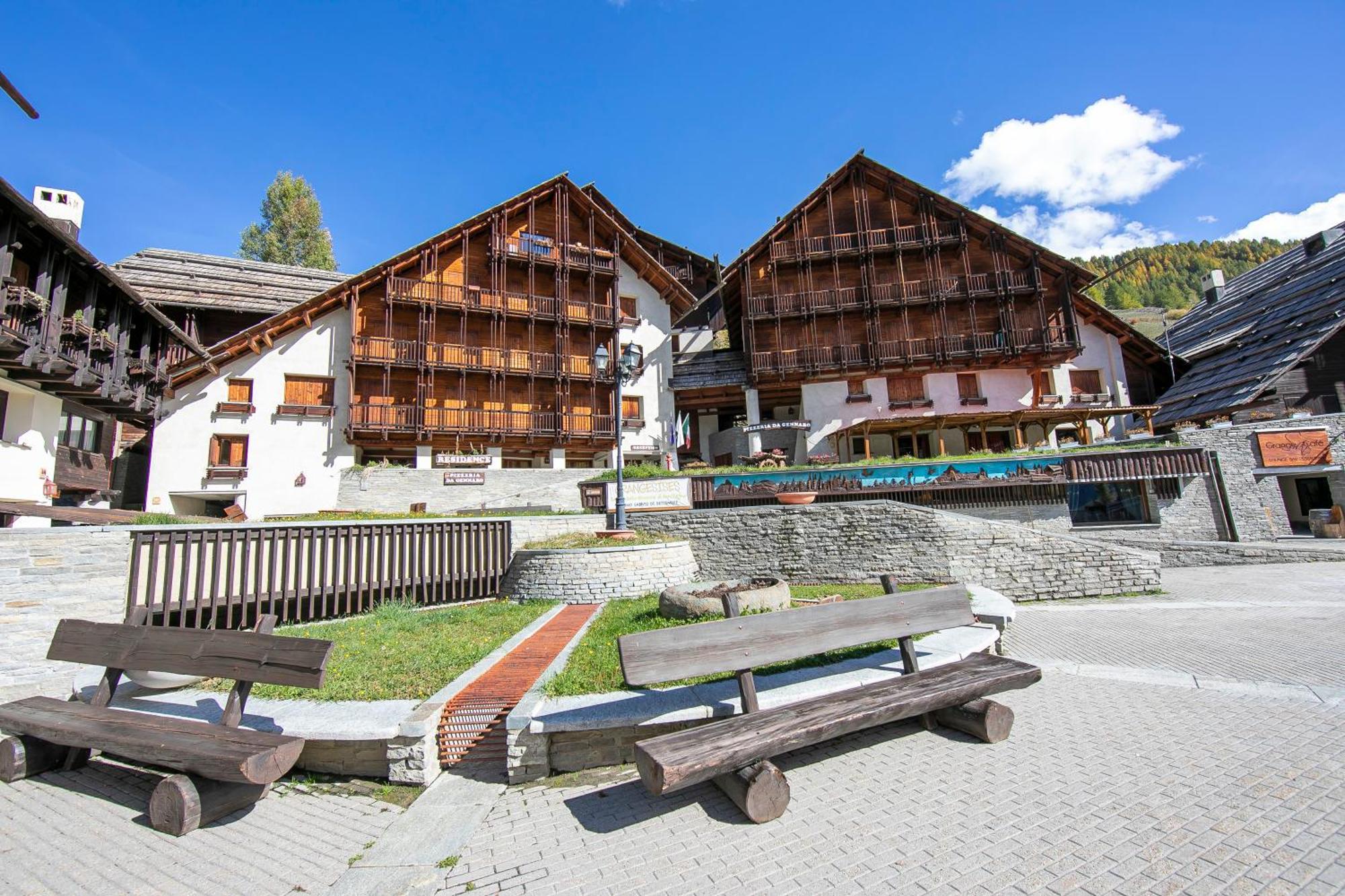 Grange Hike & Ski Sestriere Apartments מראה חיצוני תמונה