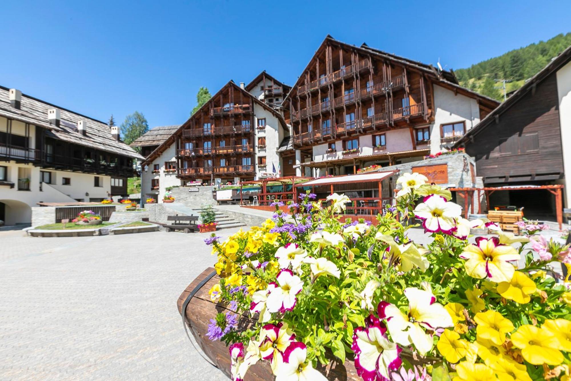 Grange Hike & Ski Sestriere Apartments מראה חיצוני תמונה